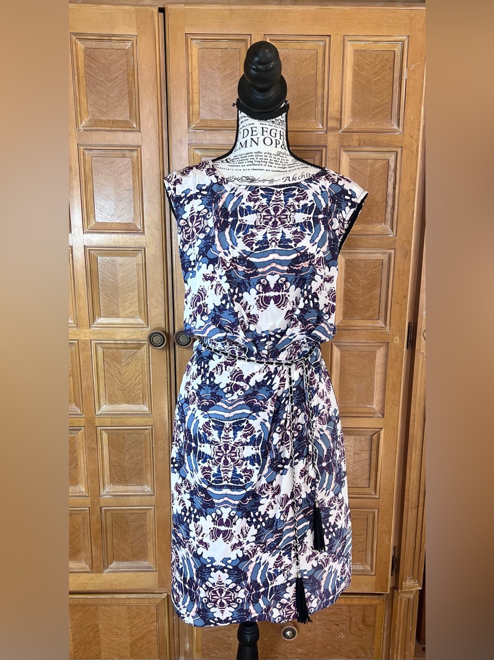 Of Two Minds Abstract Print Sleeveless Dress Blue Purple Women’s
Small